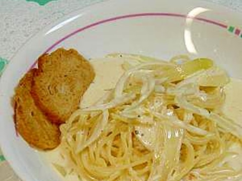 シンプルなクリームチーズソースのパスタ